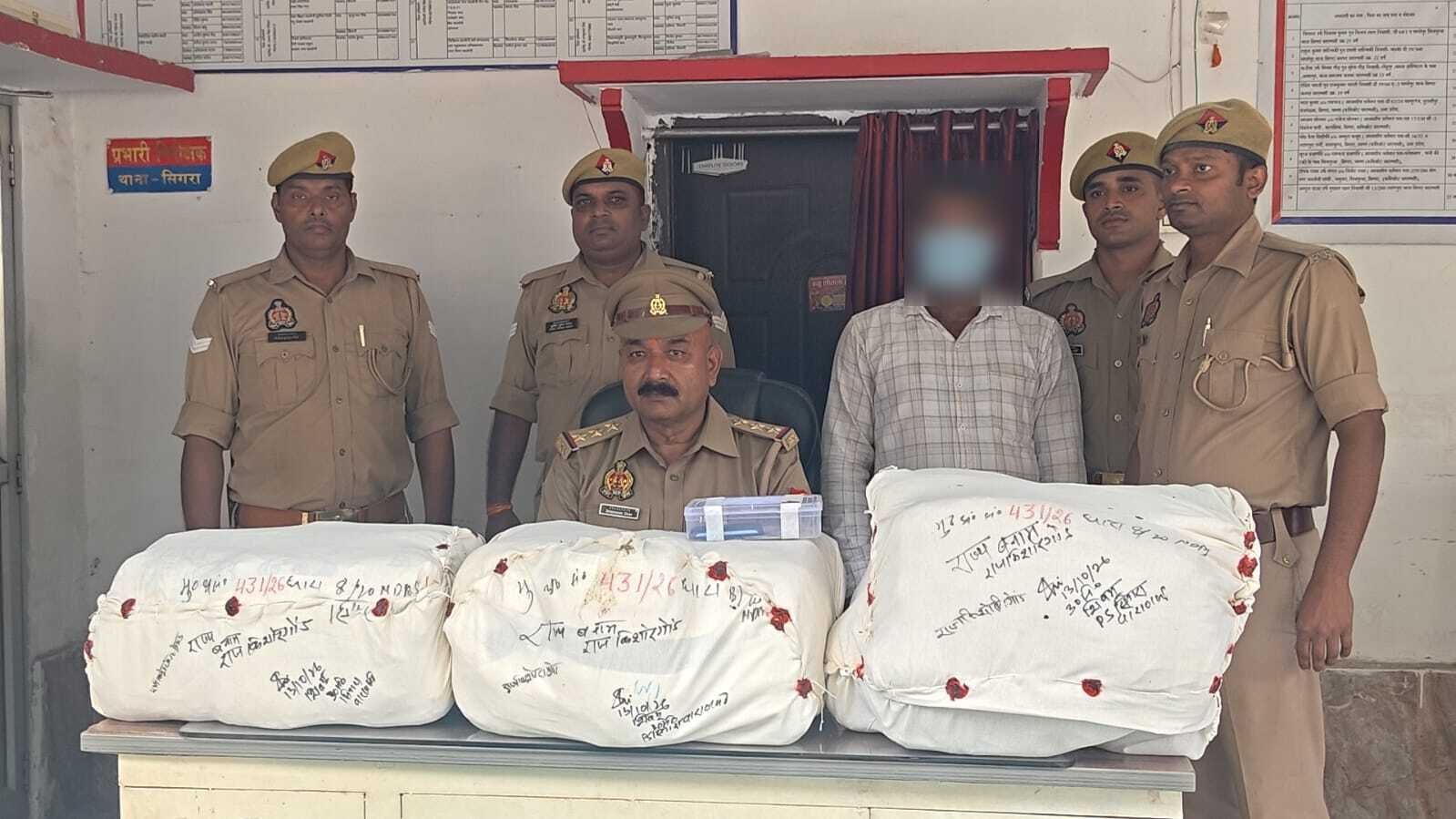 Cannabis smuggler ensnared by Sigra Police! 30 packets of cannabis recovered; Mahindra Veero vehicle seized.