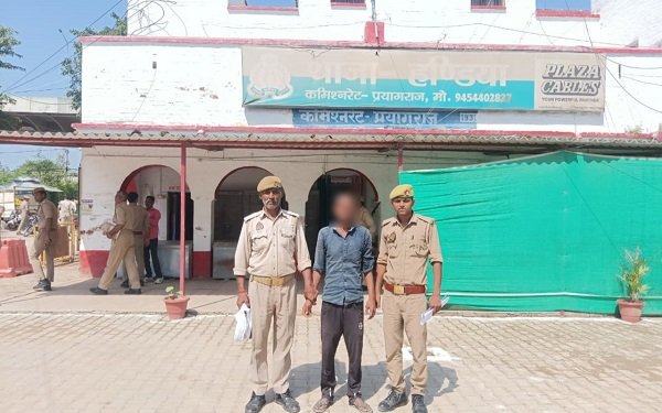 Handia Police action: Three arrested in a theft case, including an accused with a pending warrant.